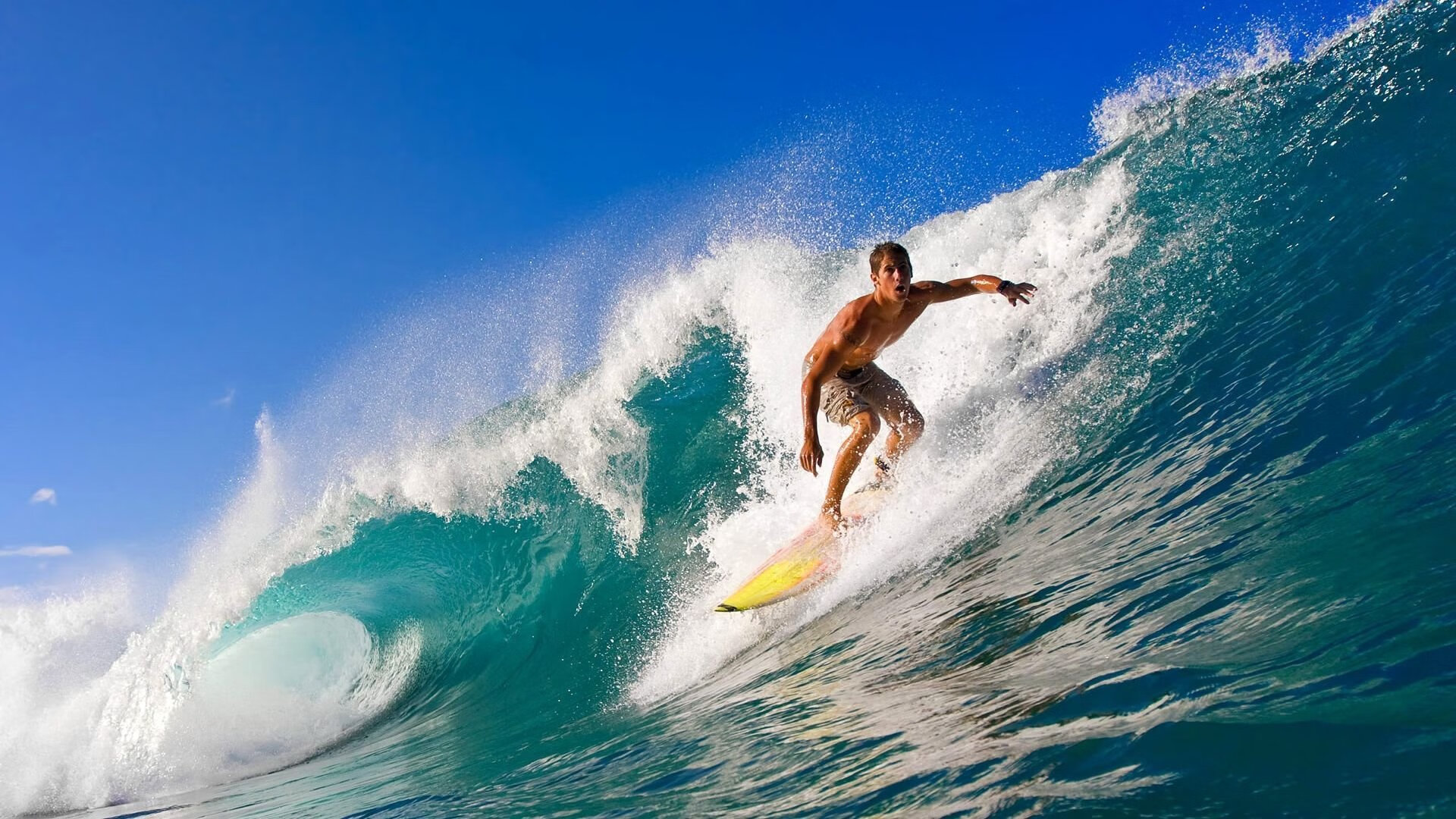 中国登山队在国际比赛中夺金增光，中国登山队再次登上素有地球